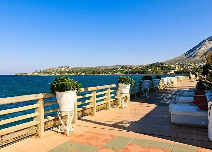 Retiro Park/aldea ホテル *